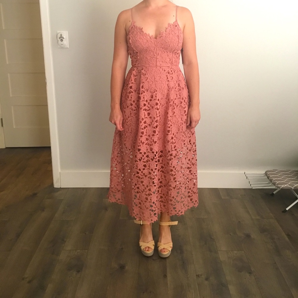 ASTR Lace midi dress in pink size medium